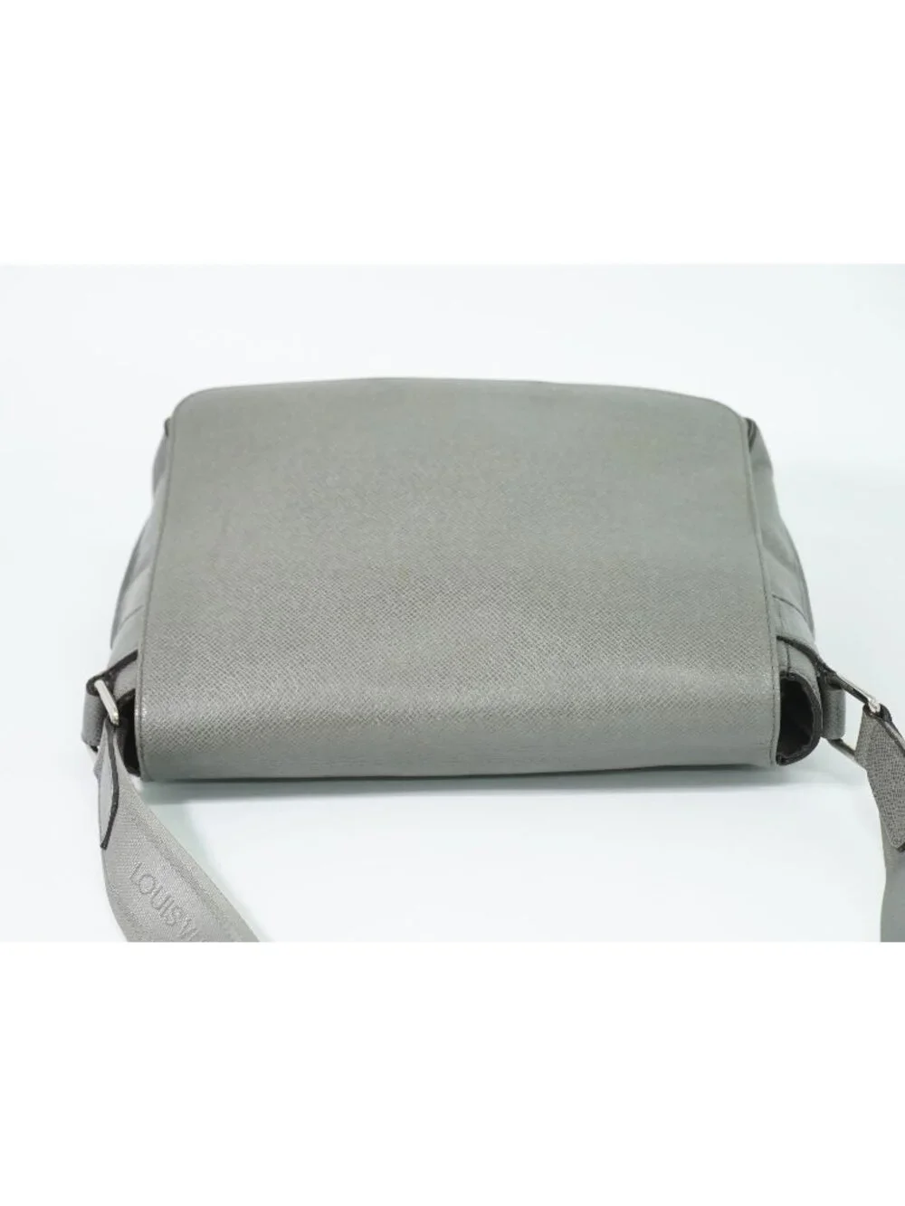 Louis Vuitton LV Roman PM Taiga Leather Shoulder Bag Glacier Gray Vintage